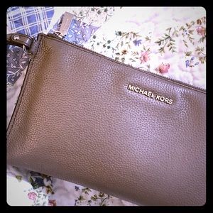 Michael Kors Leather Wristlet! Gray